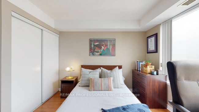 5 Michael Power Pl, #2102