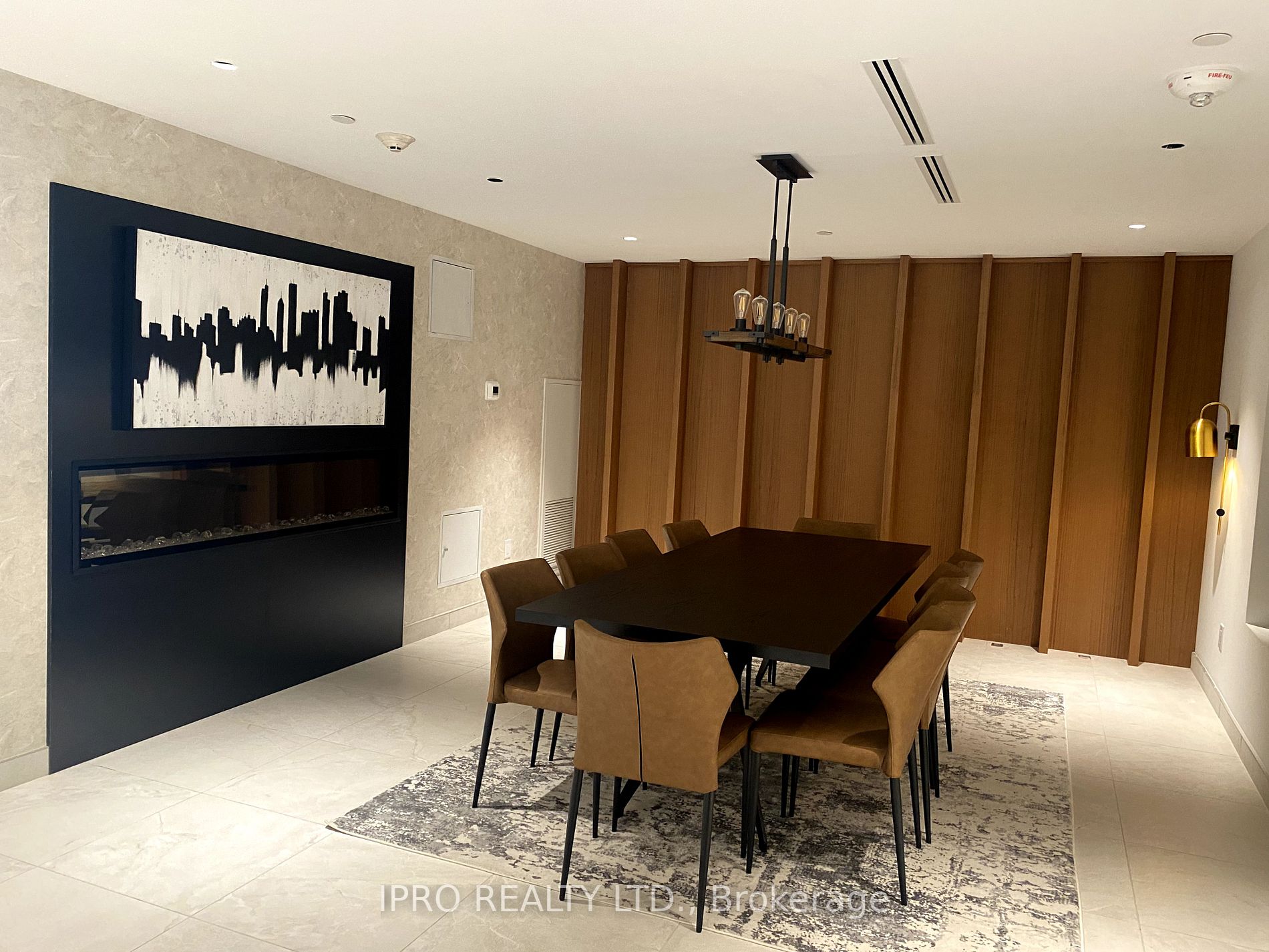 2300 St. Clair Ave W, #915