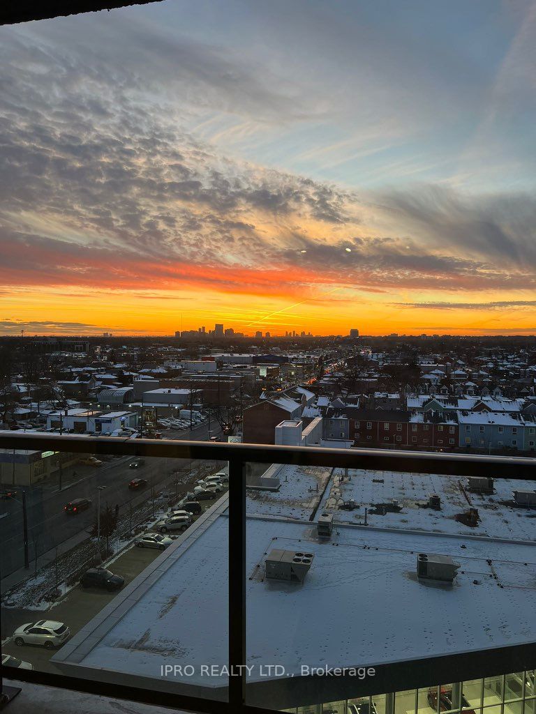 2300 St. Clair Ave W, #915