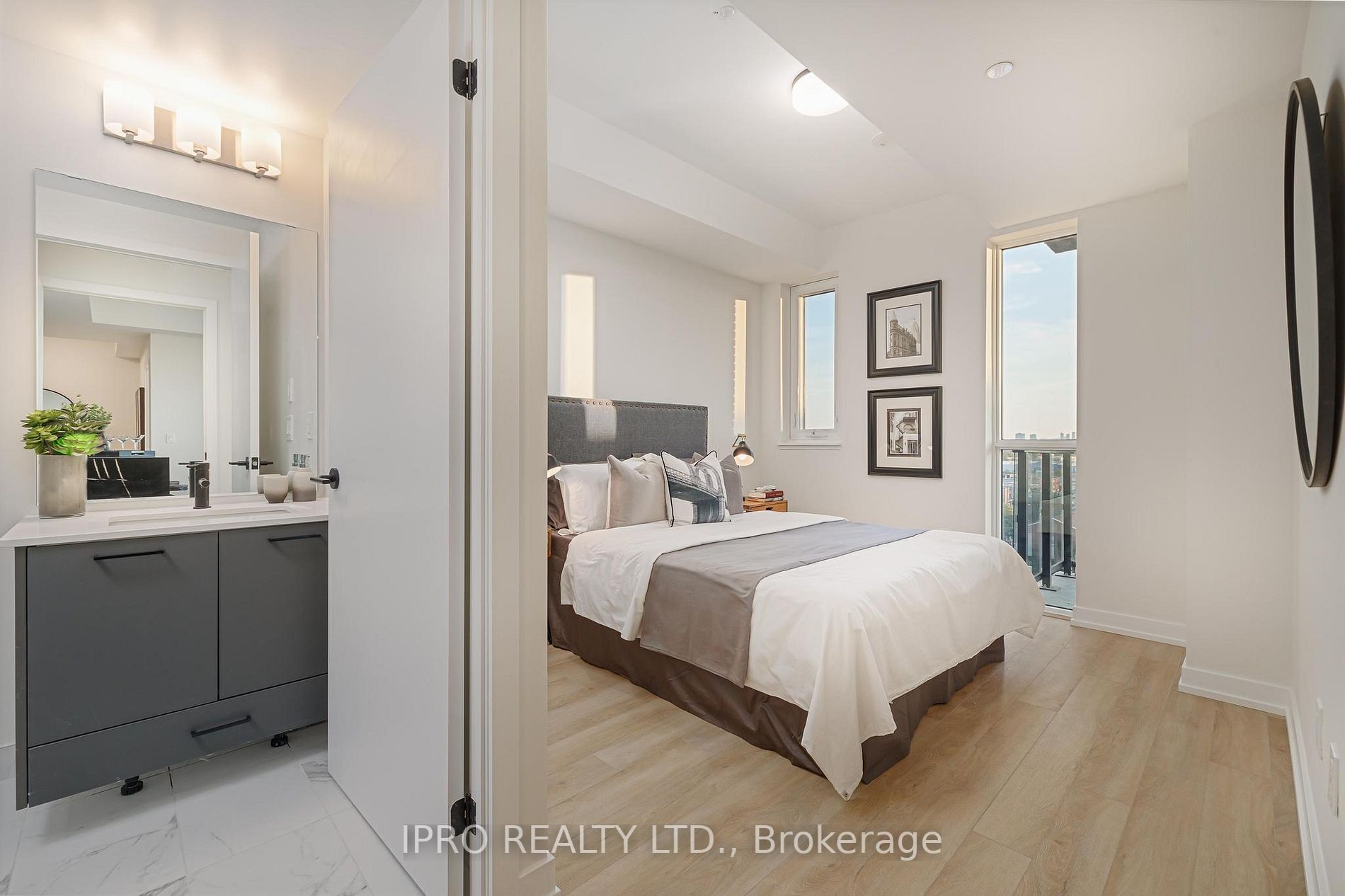 2300 St. Clair Ave W, #915