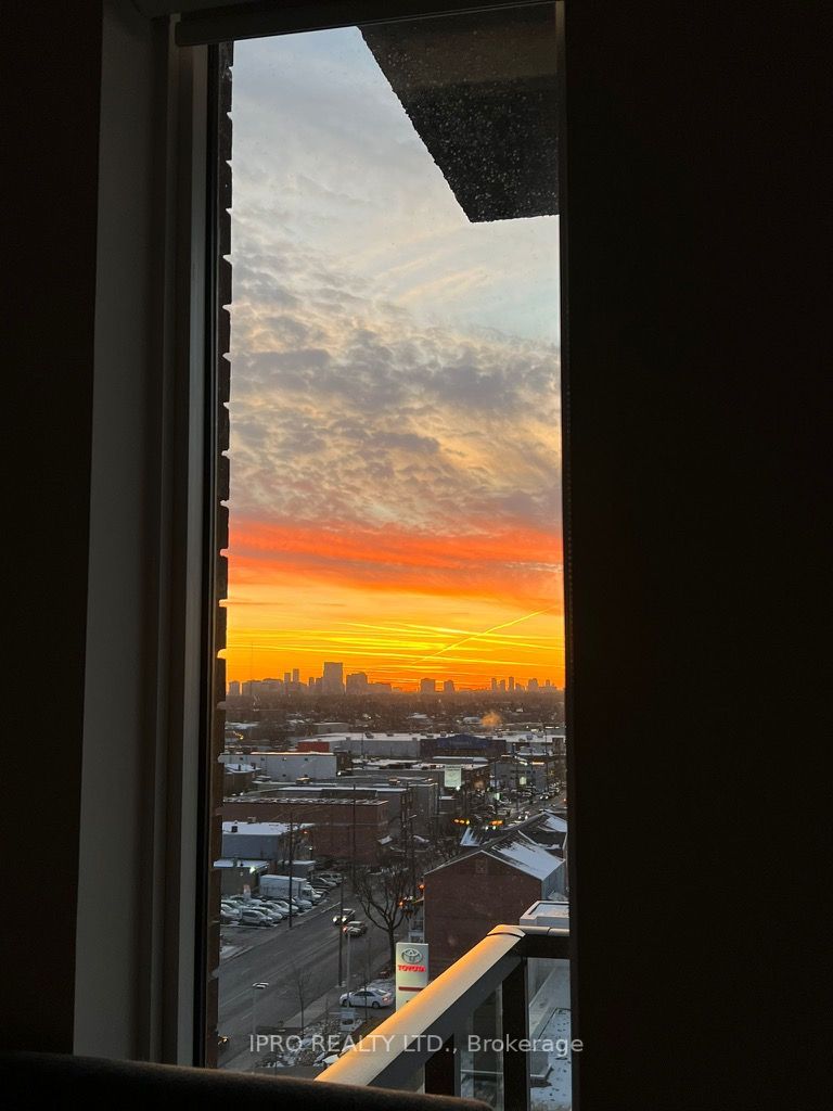 2300 St. Clair Ave W, #915