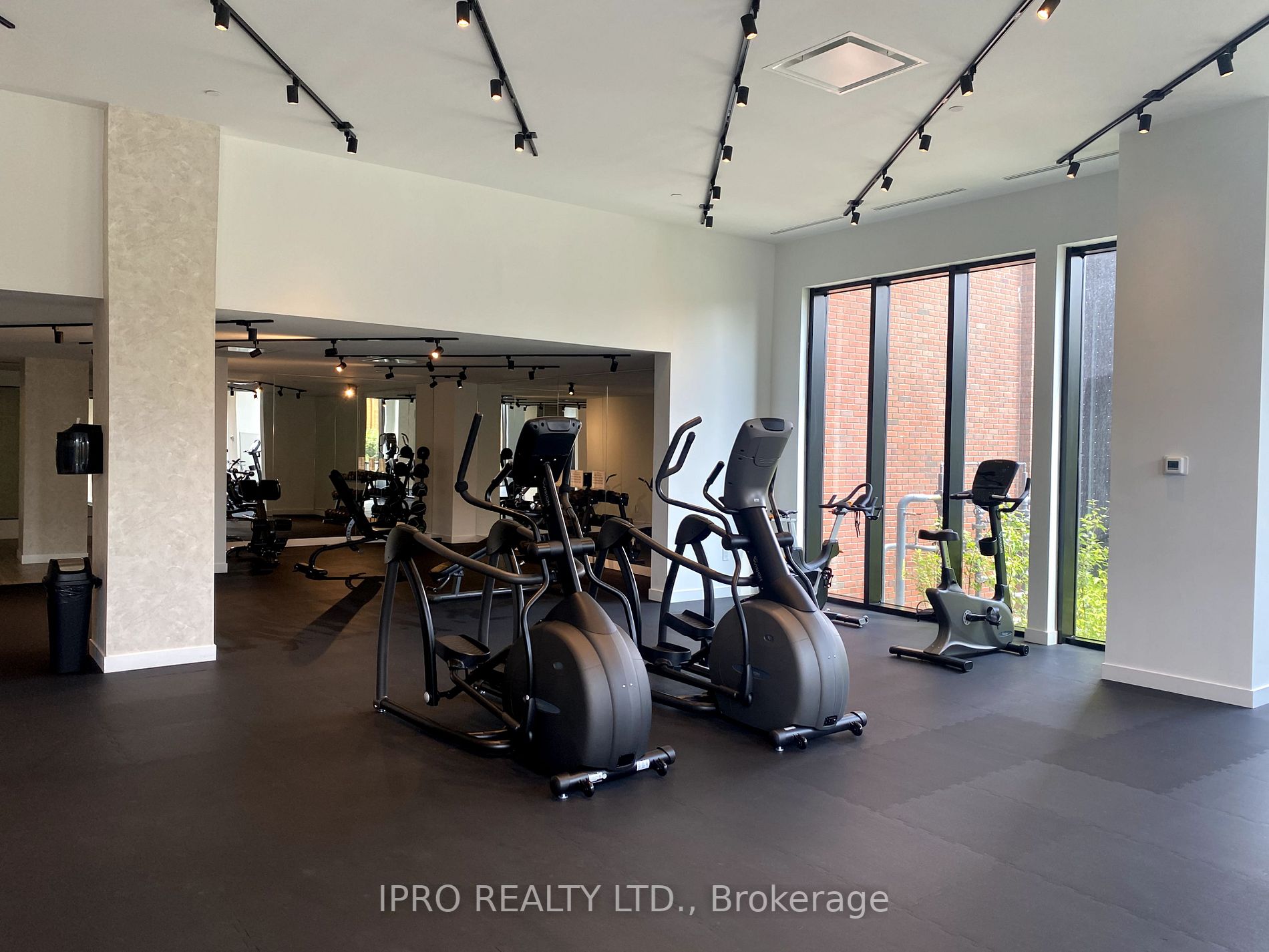 2300 St. Clair Ave W, #915