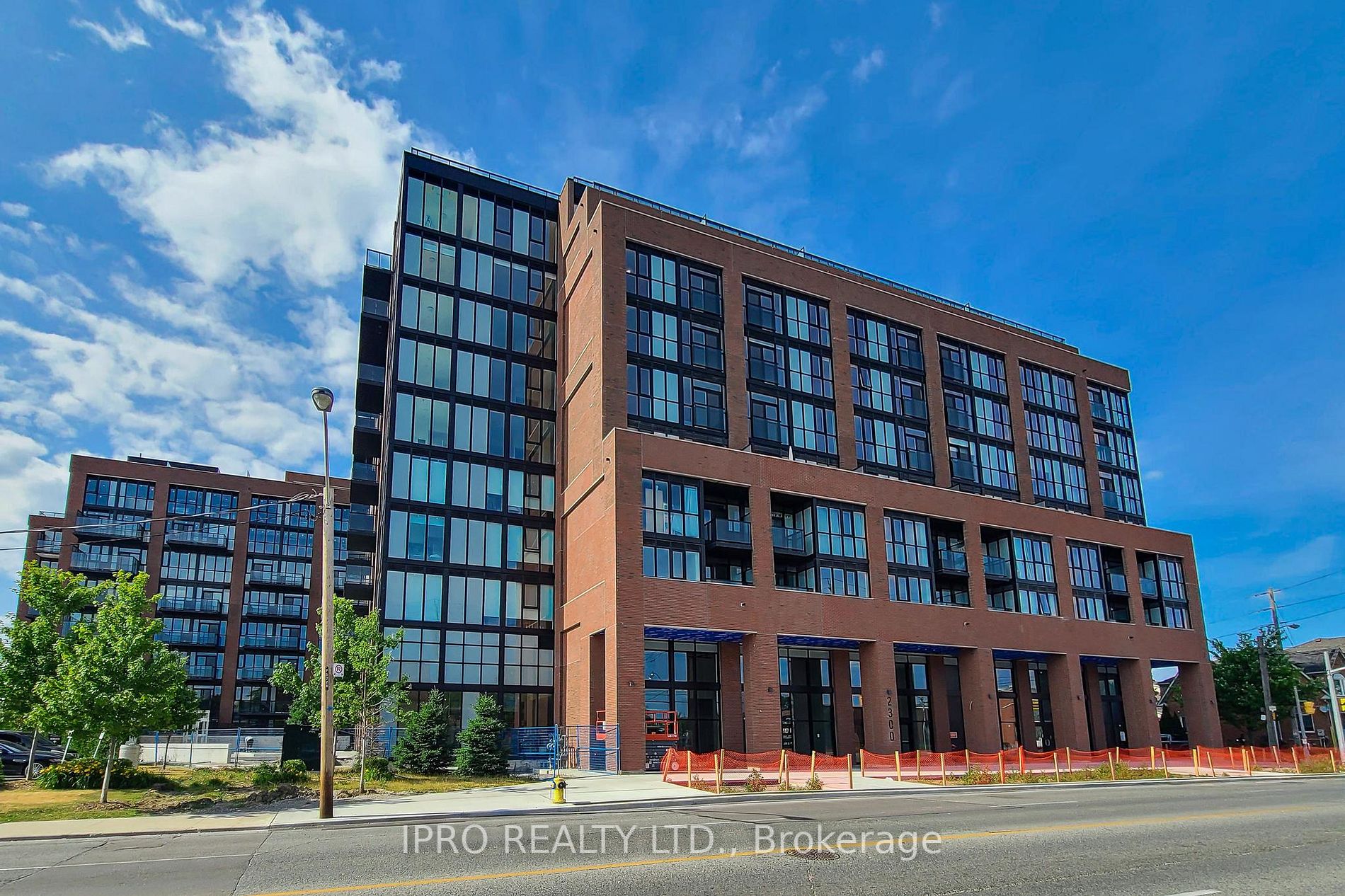 2300 St. Clair Ave W, #915