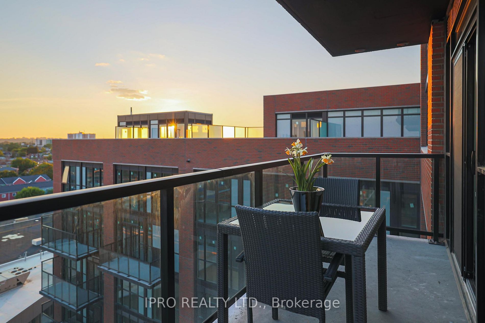 2300 St. Clair Ave W, #915