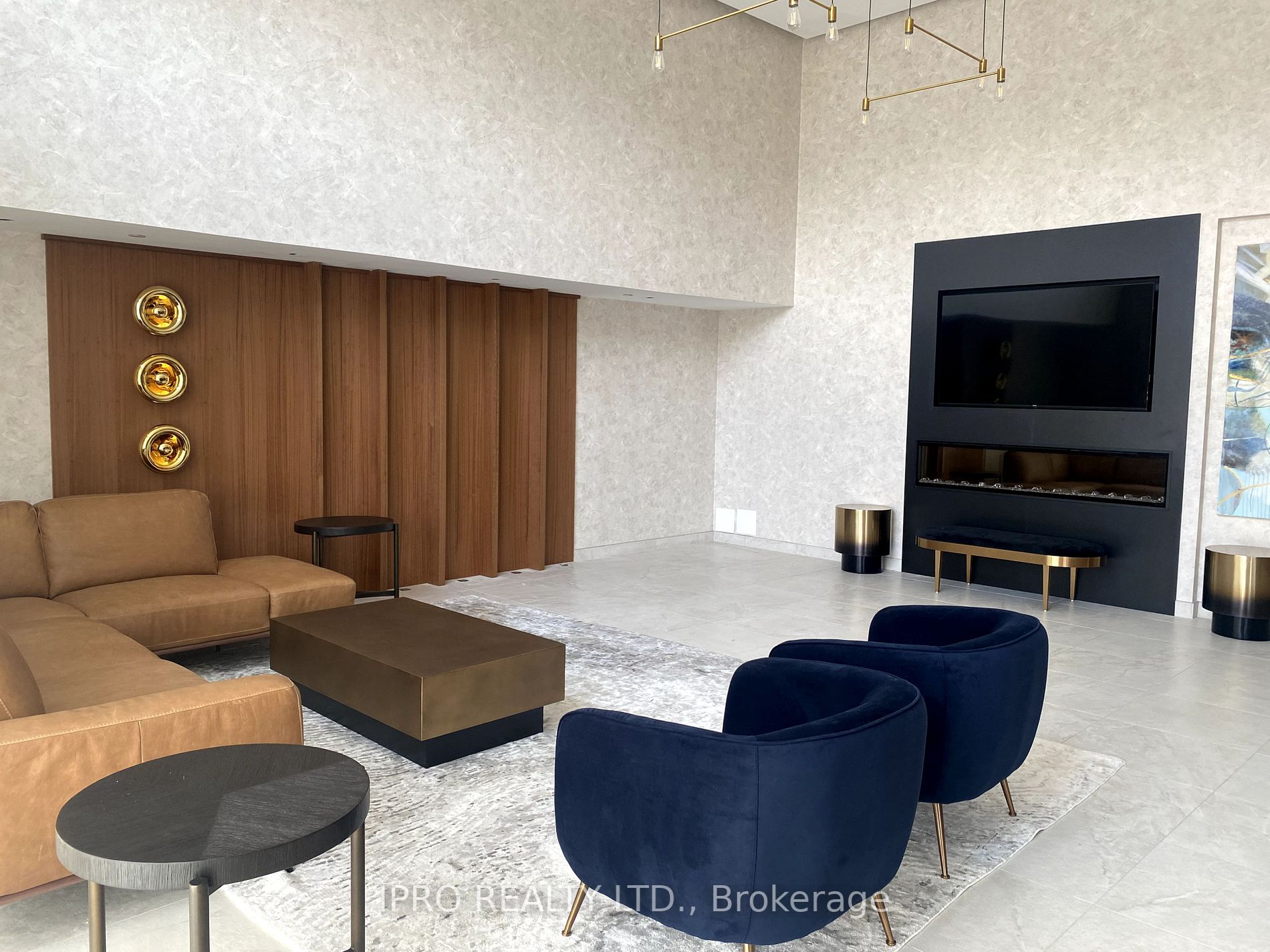 2300 St. Clair Ave W, #915