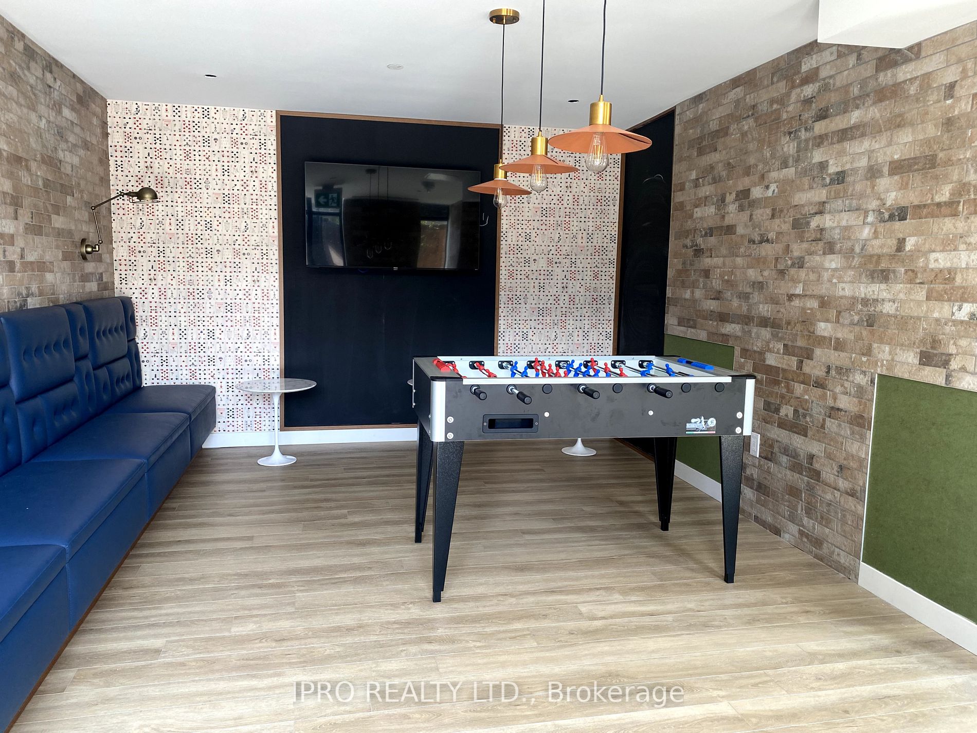 2300 St. Clair Ave W, #915