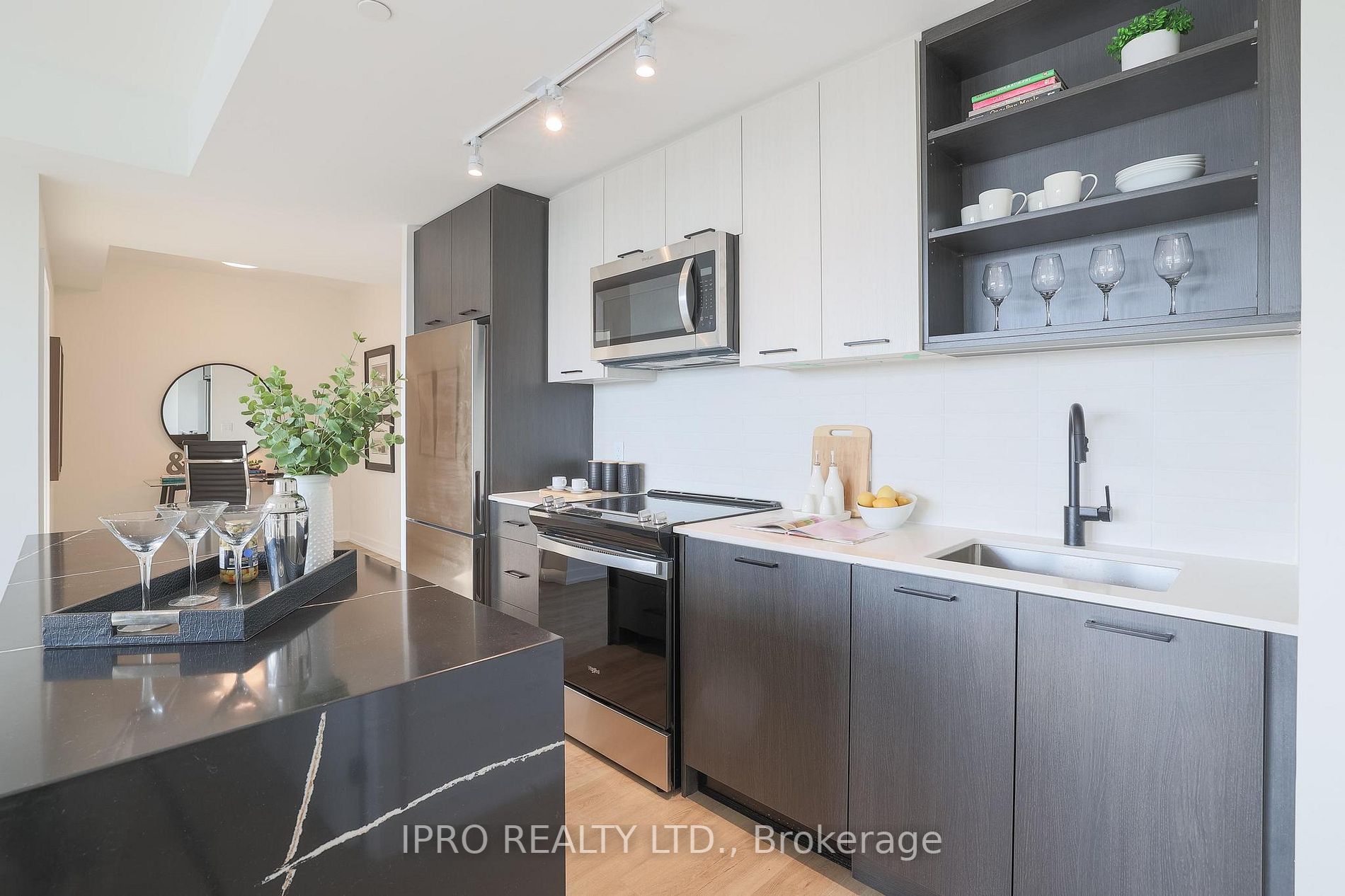 2300 St. Clair Ave W, #915