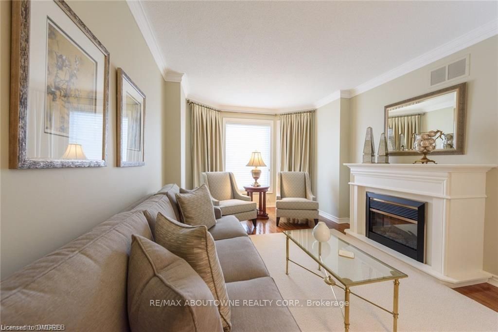 1487 The Links Dr