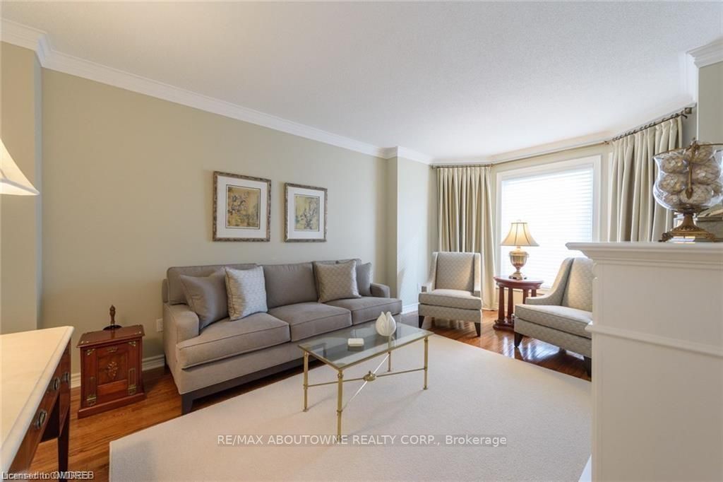 1487 The Links Dr
