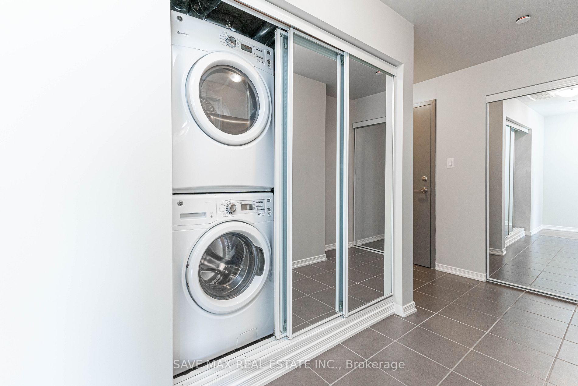 54 Sky Harbour Dr E, #404