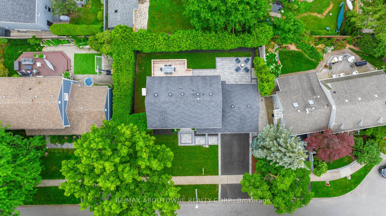 33 Harbourside Crt
