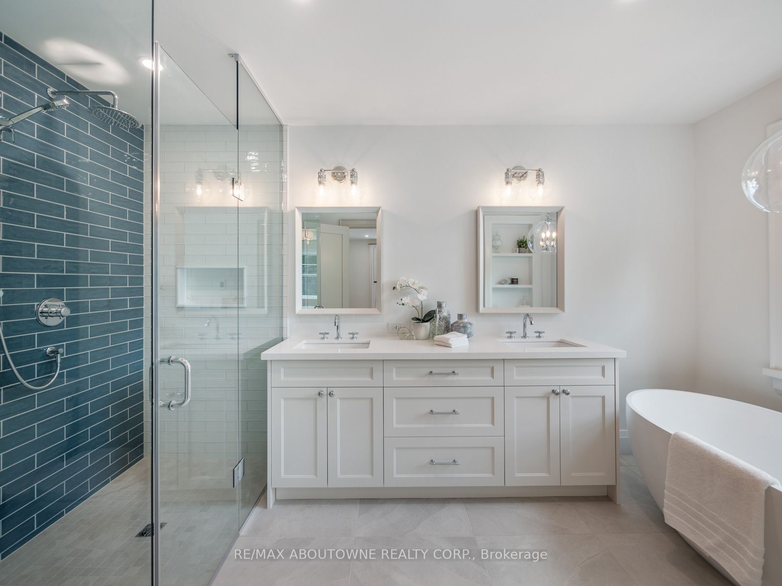 33 Harbourside Crt