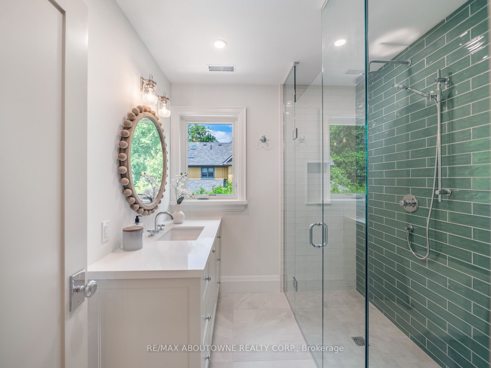 33 Harbourside Crt