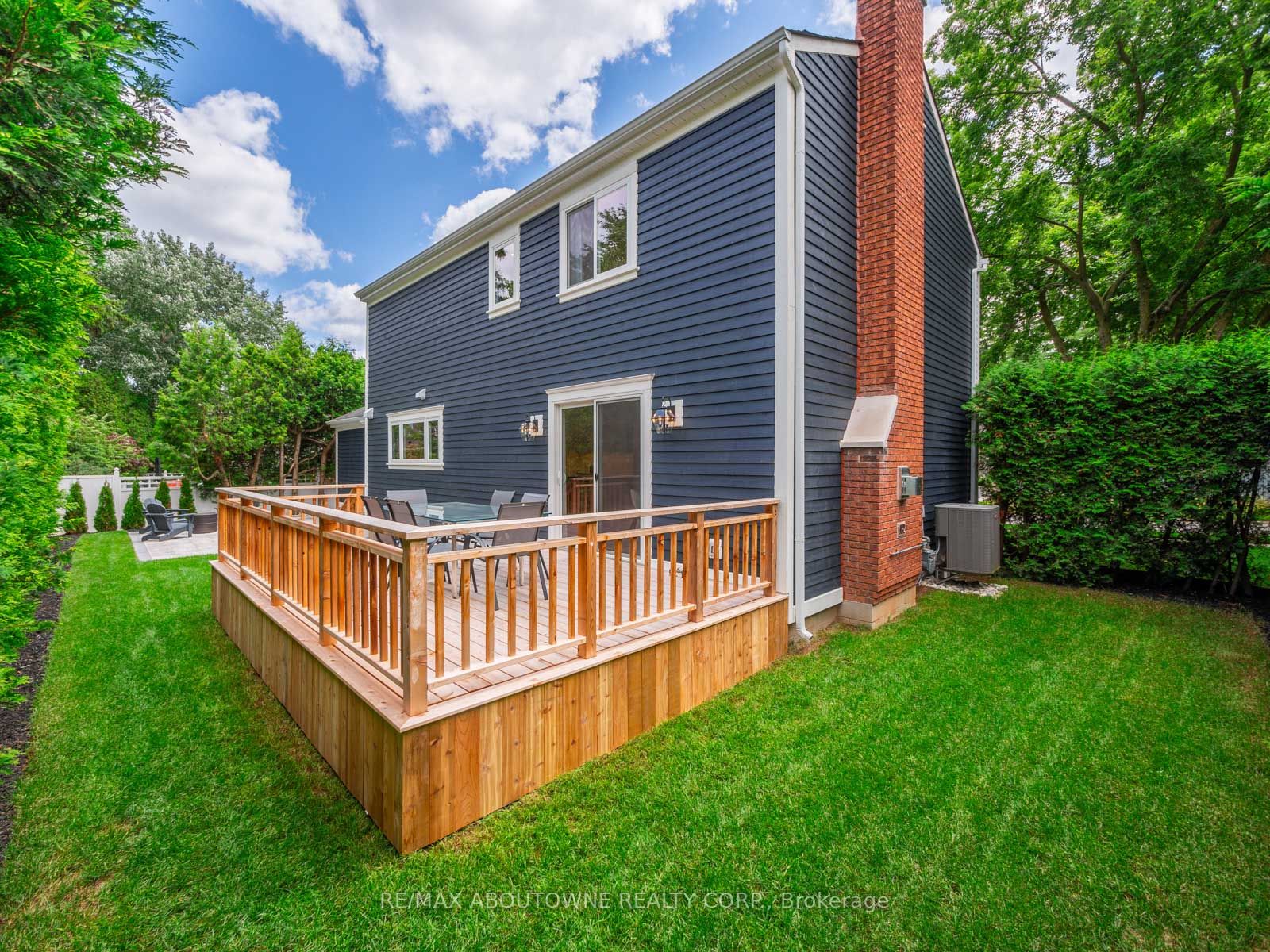 33 Harbourside Crt