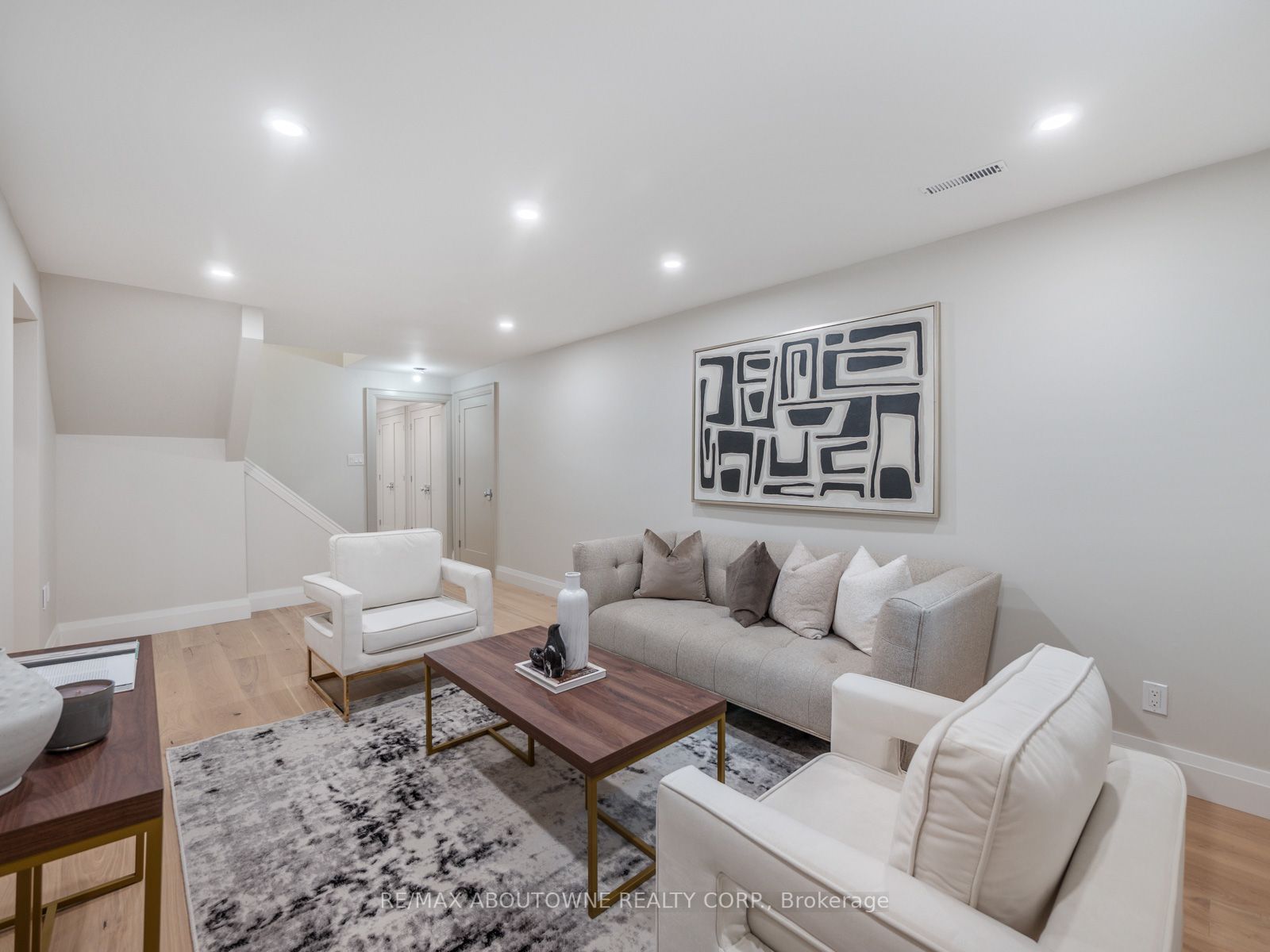 33 Harbourside Crt
