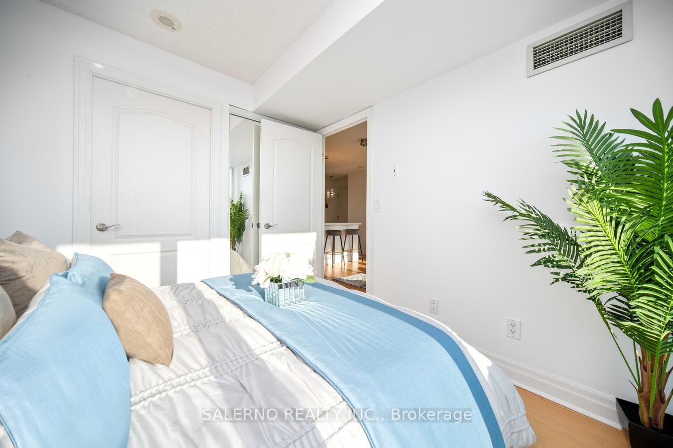2121 Lakeshore Blvd W, #1003