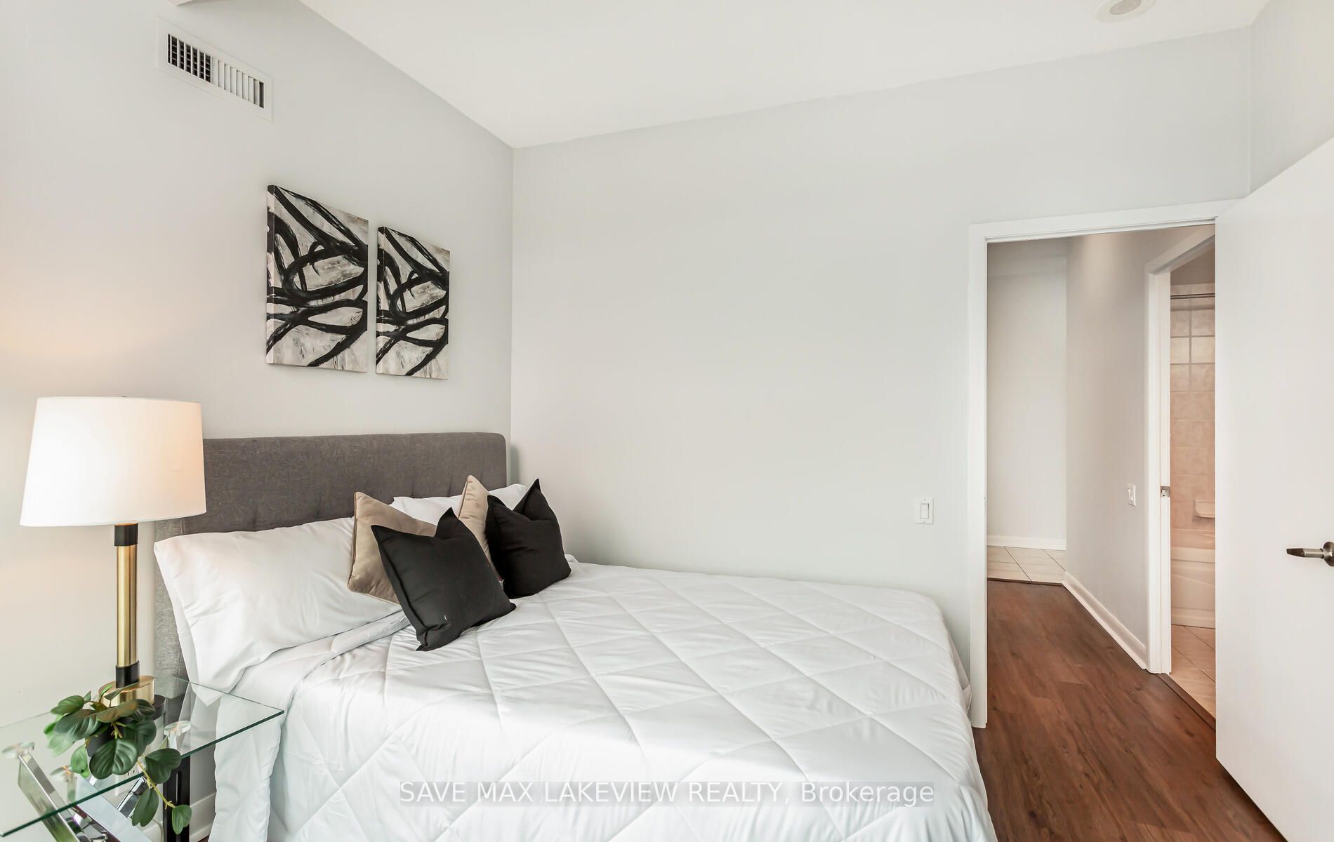 2067 Lake Shore Blvd W, #601