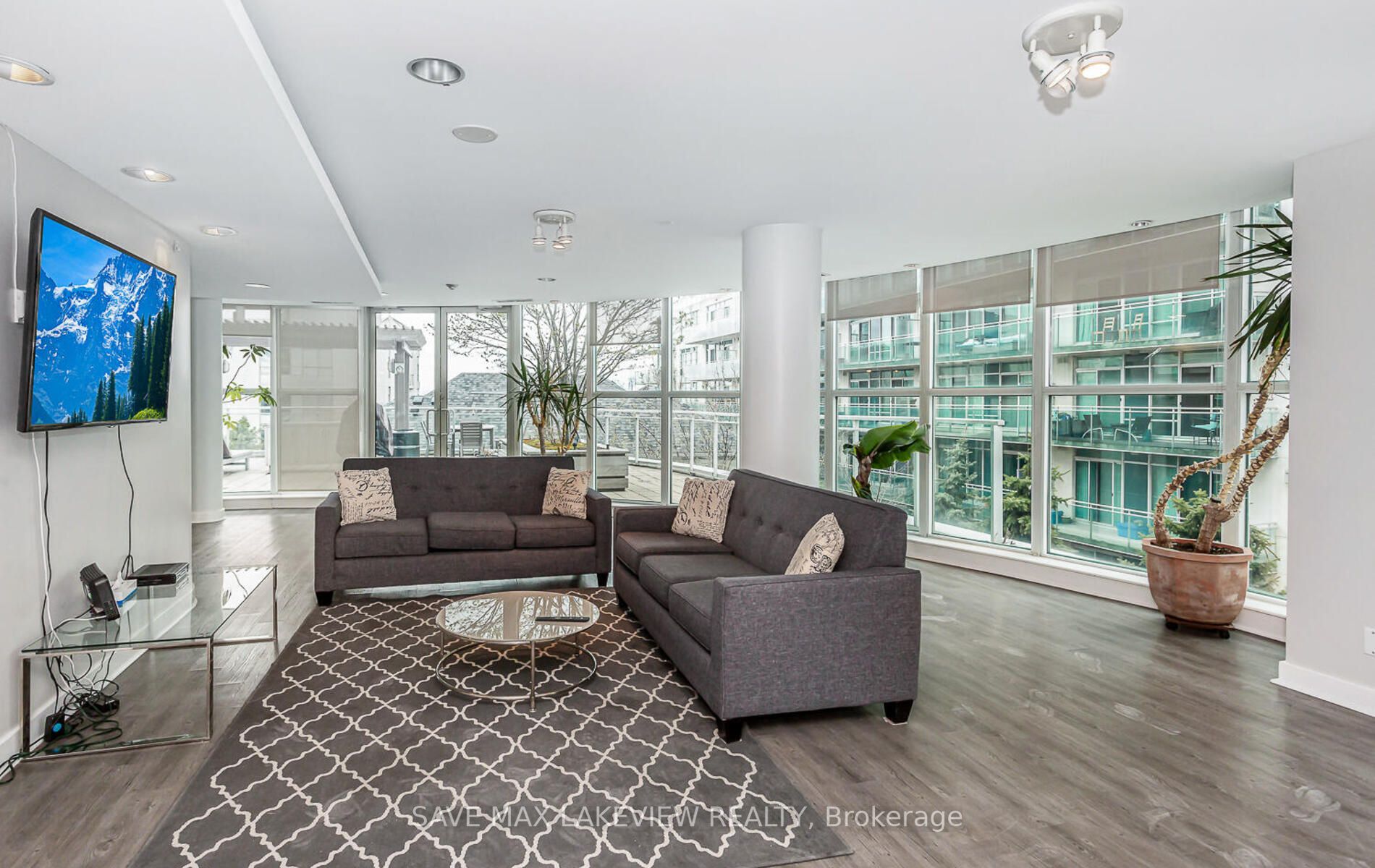 2067 Lake Shore Blvd W, #601
