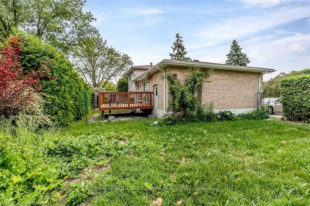 33 Roberts Cres