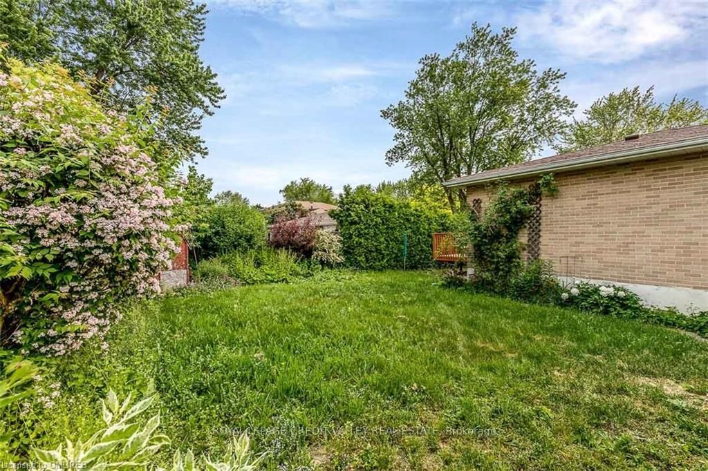 33 Roberts Cres