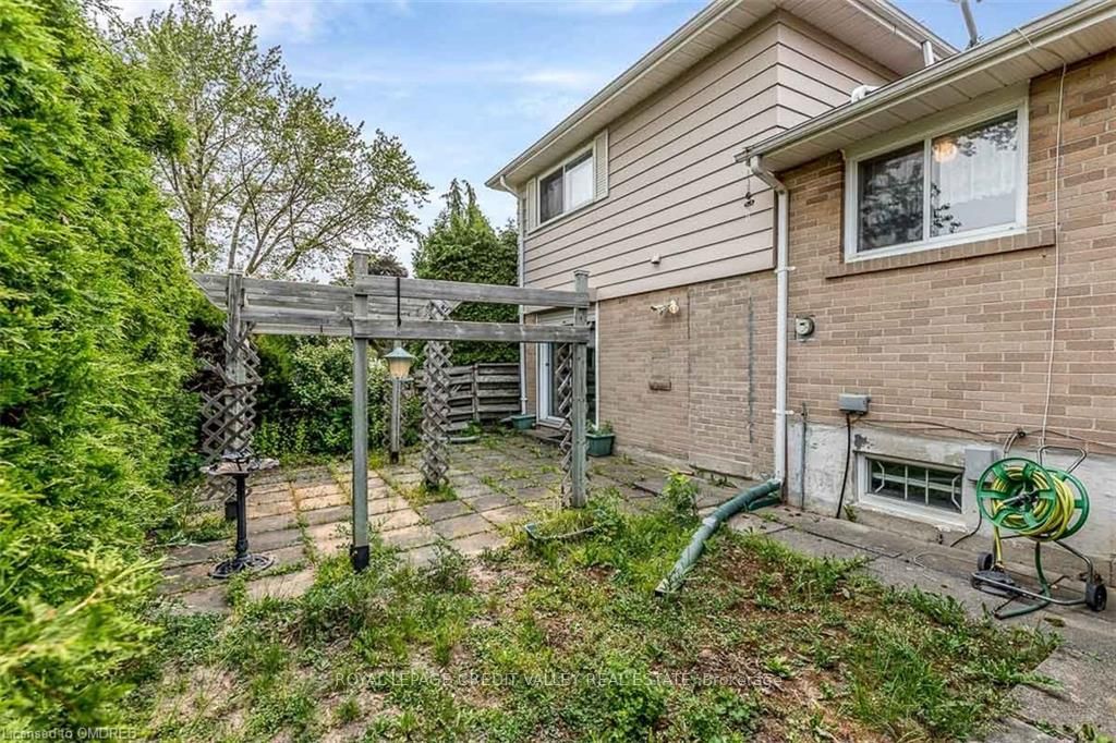 33 Roberts Cres