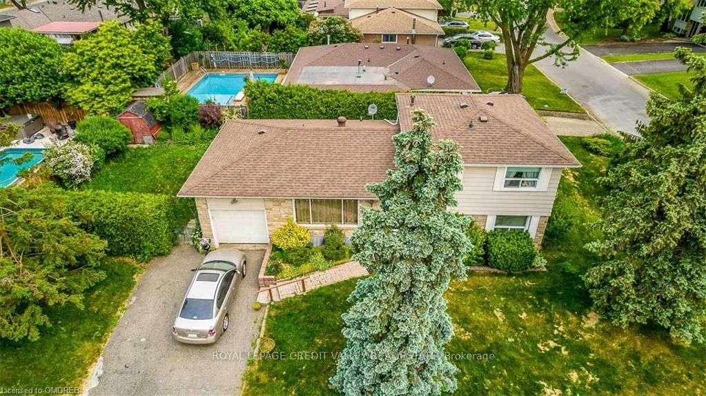 33 Roberts Cres