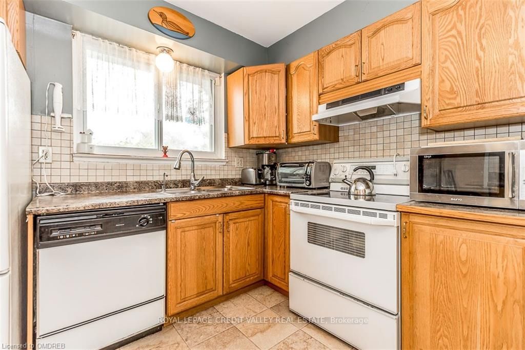 33 Roberts Cres