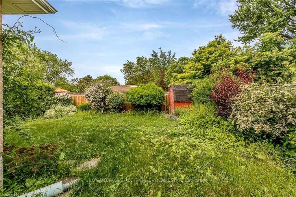 33 Roberts Cres