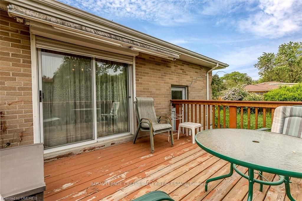 33 Roberts Cres