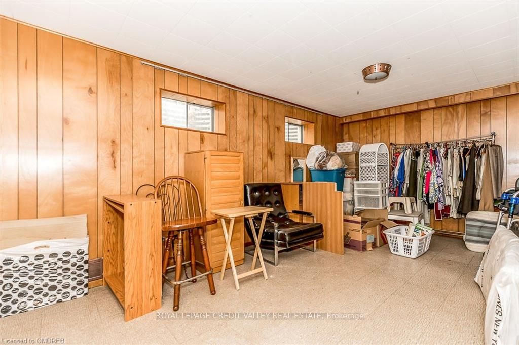 33 Roberts Cres