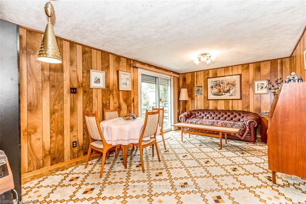 33 Roberts Cres