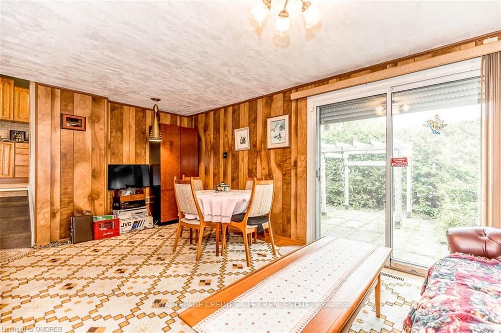 33 Roberts Cres