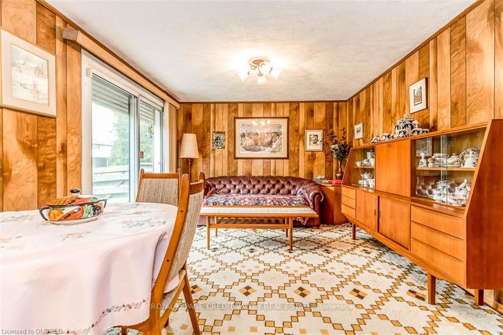 33 Roberts Cres
