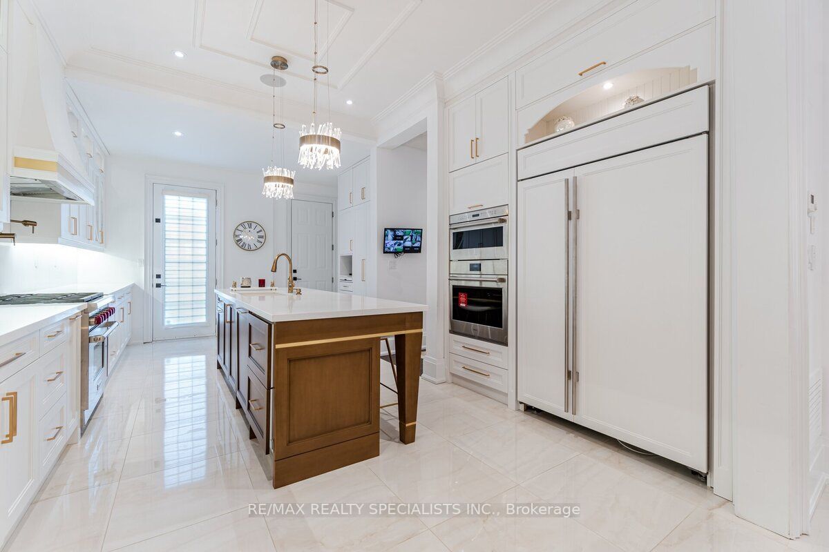 523 BROOKSIDE Drive