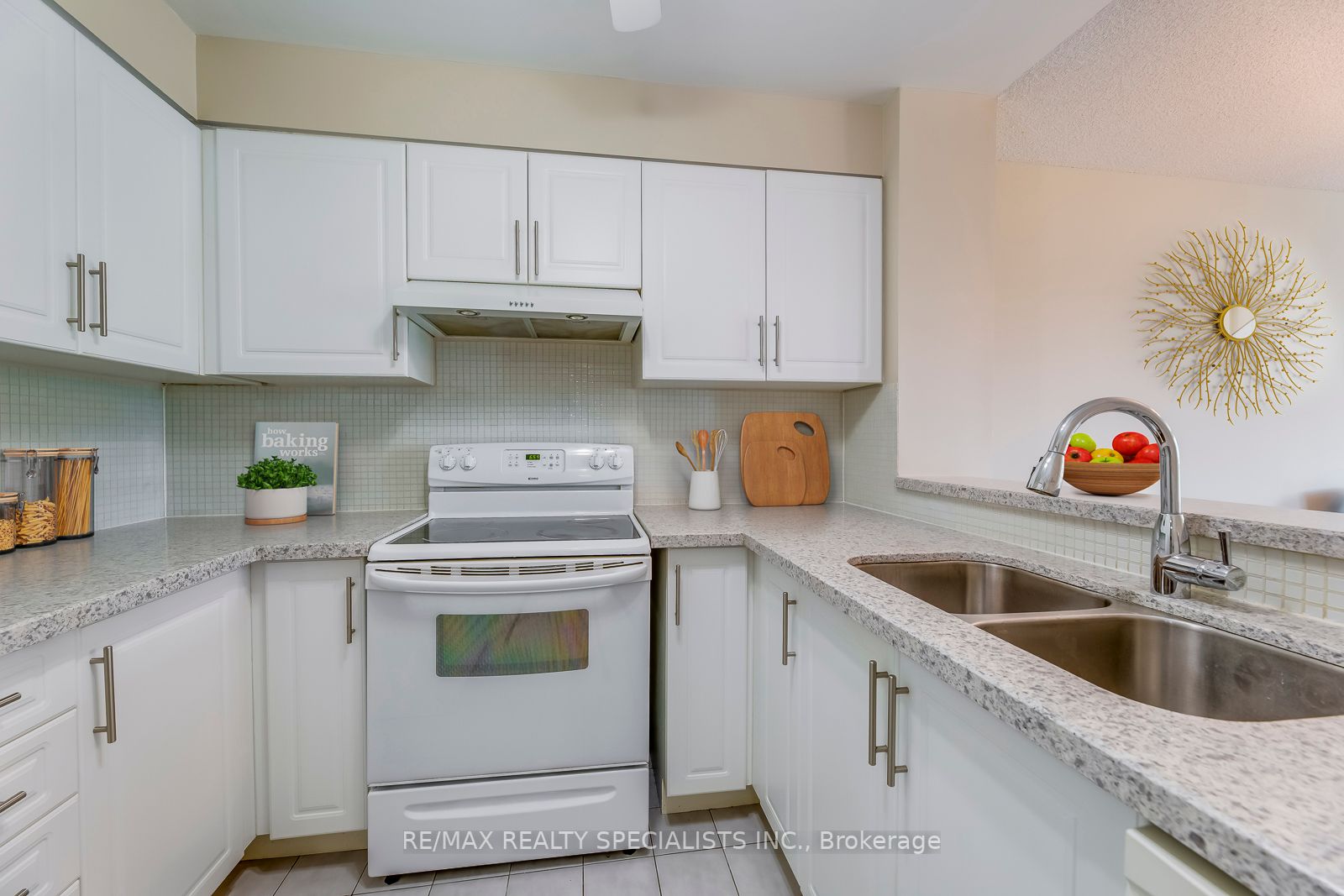 2177 Burnhamthorpe Rd W, #402
