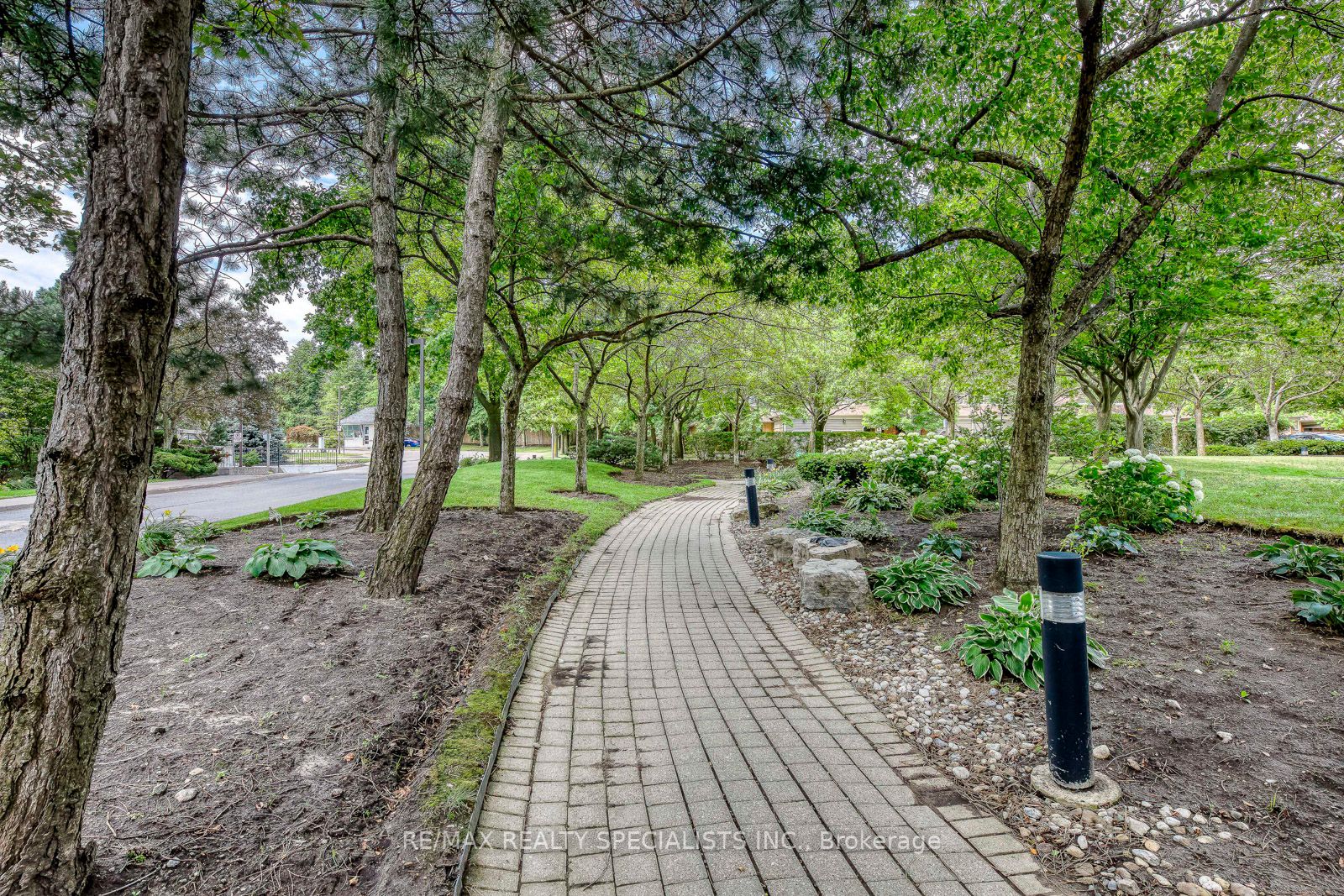 2177 Burnhamthorpe Rd W, #402