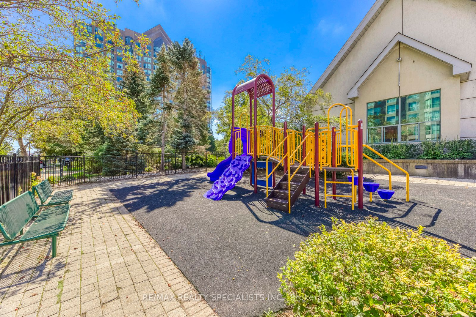 2177 Burnhamthorpe Rd W, #402