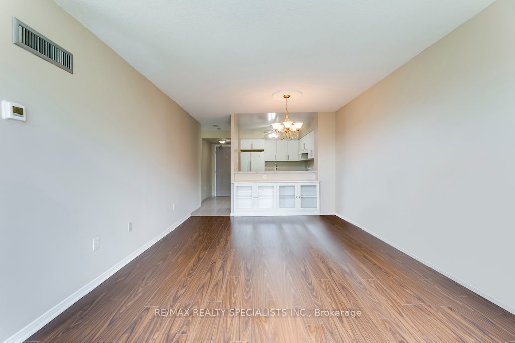 2177 Burnhamthorpe Rd W, #402