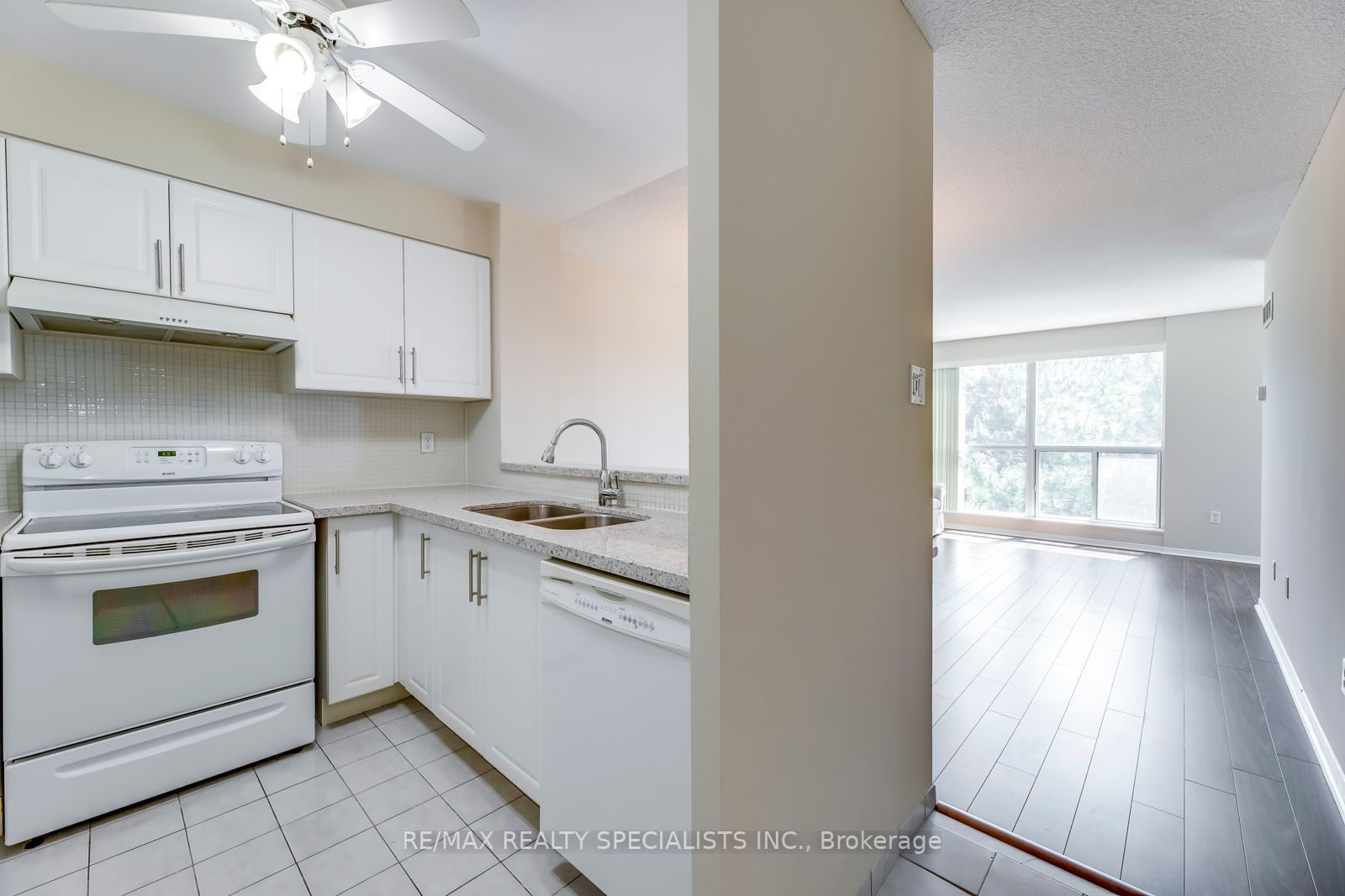 2177 Burnhamthorpe Rd W, #402