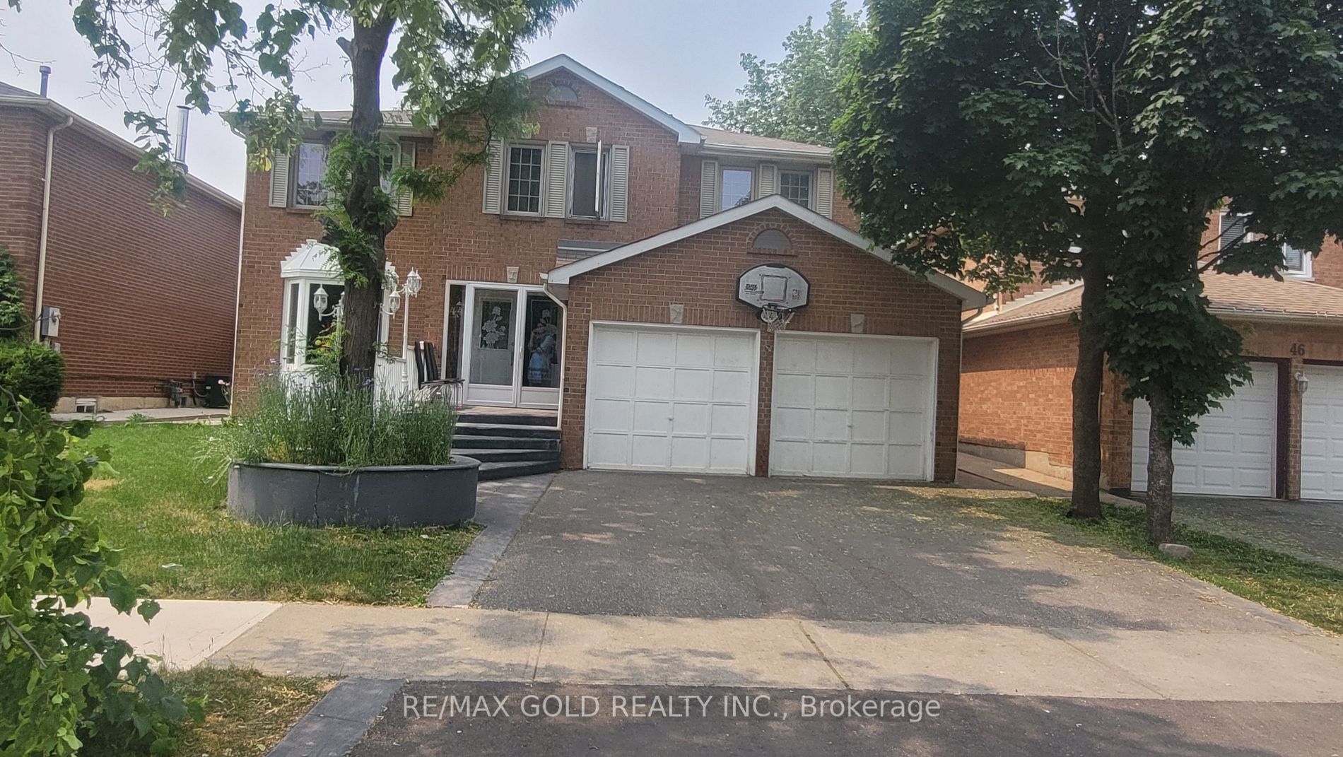 44 Howell St N