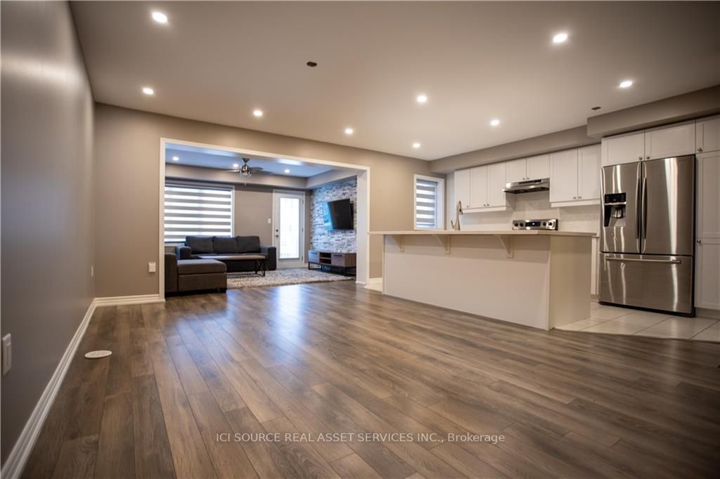 560 Allport Gate