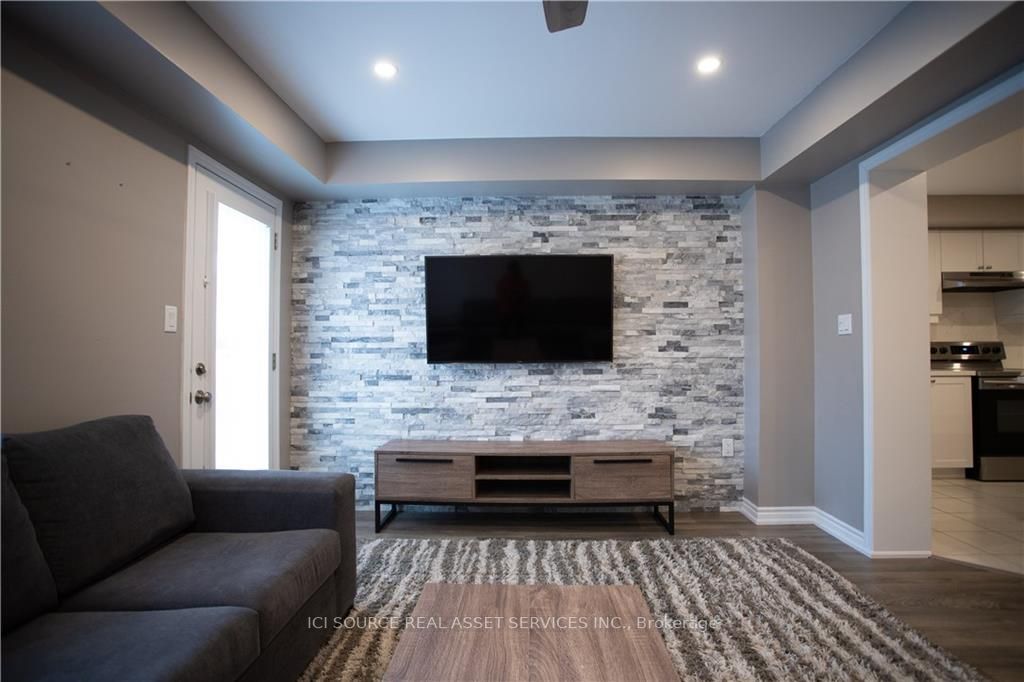 560 Allport Gate