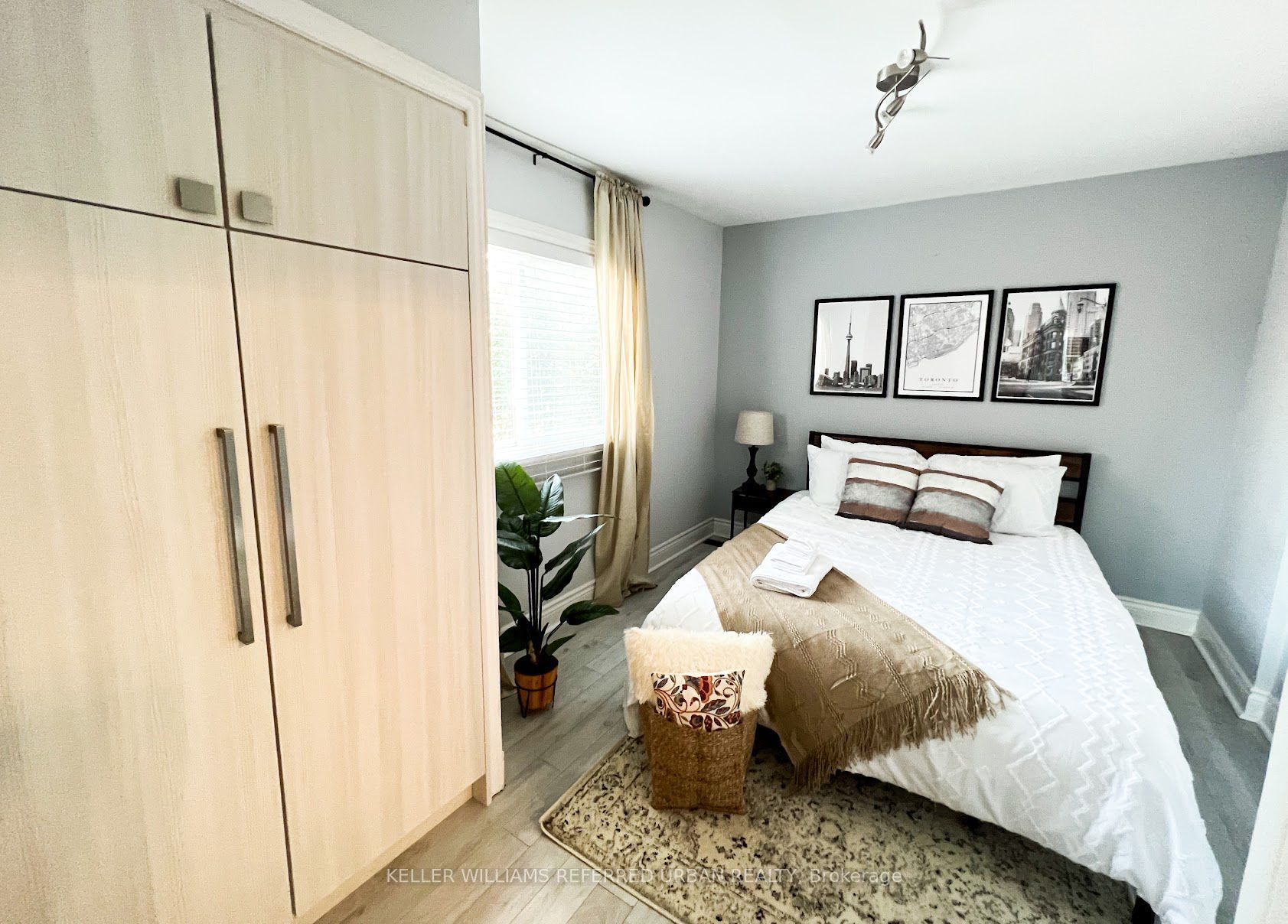 2480 St Clair Ave W