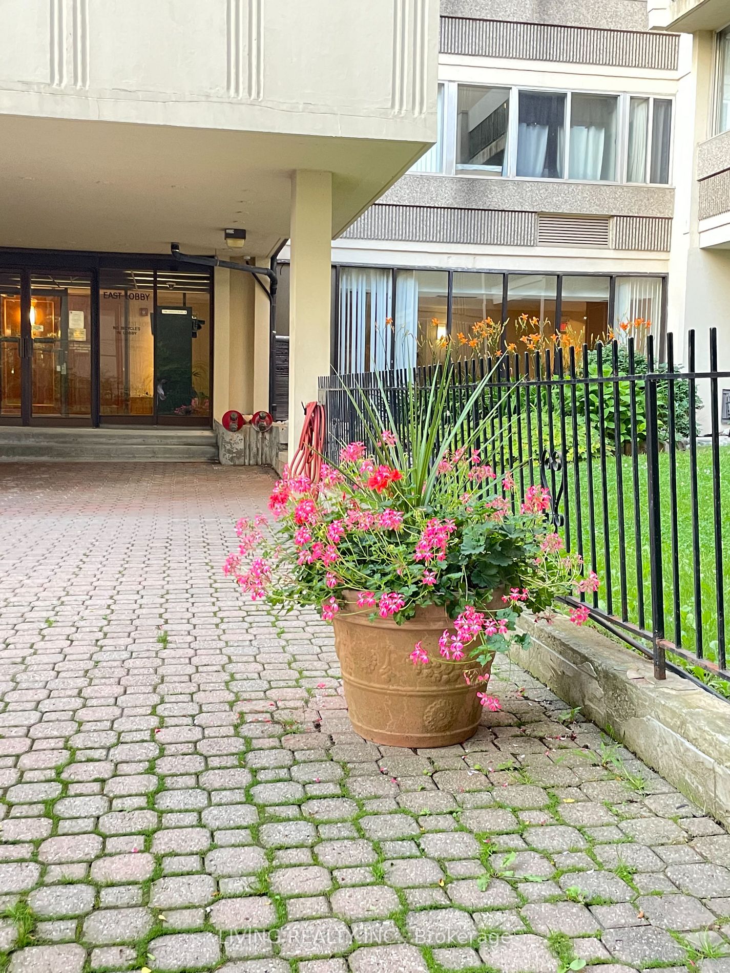 Listing W6668424 - Large Photo # 3