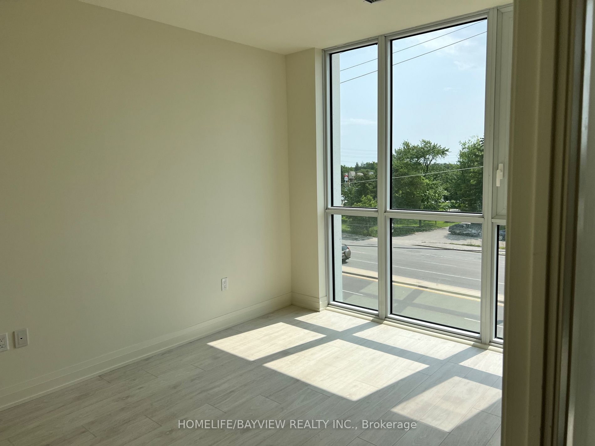 509 Dundas St W, #201