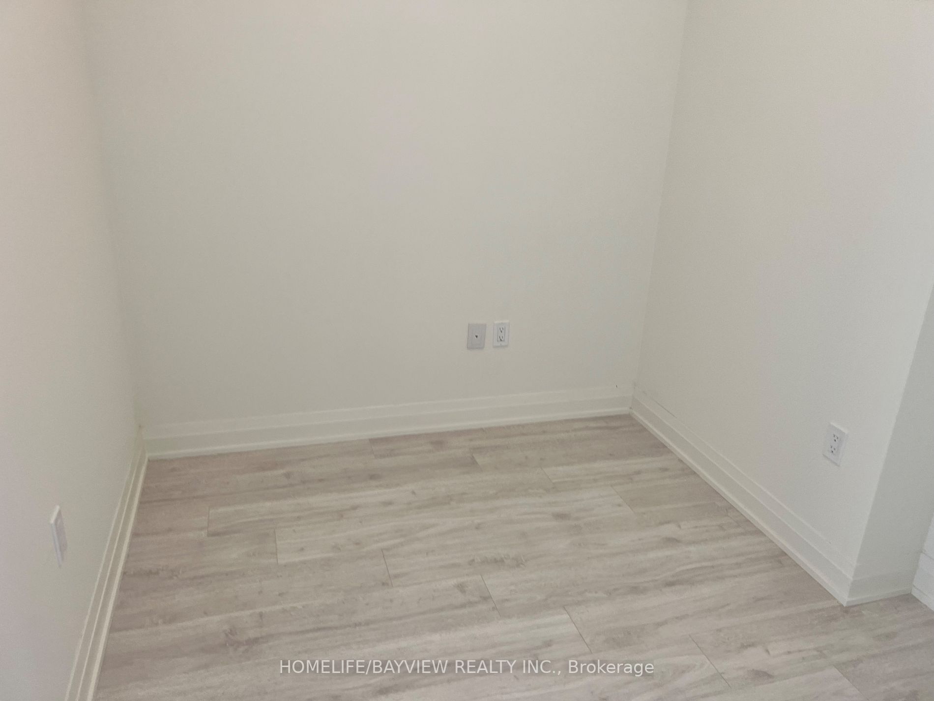 509 Dundas St W, #201