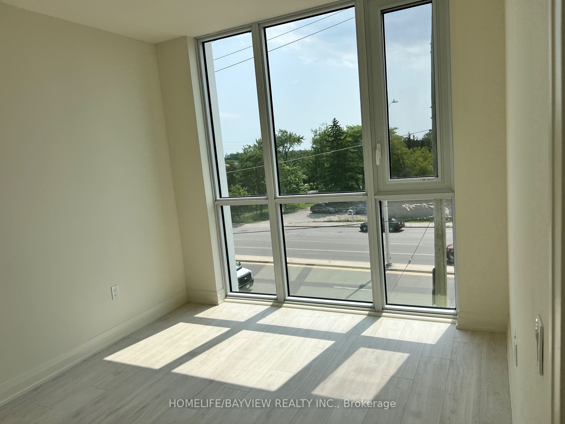 509 Dundas St W, #201