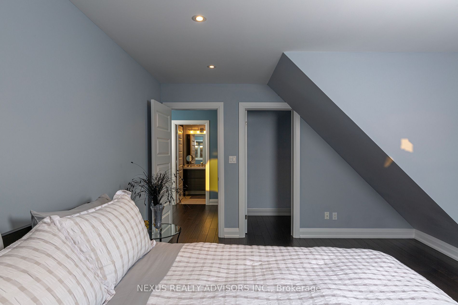 372 Silverthorn Avenue