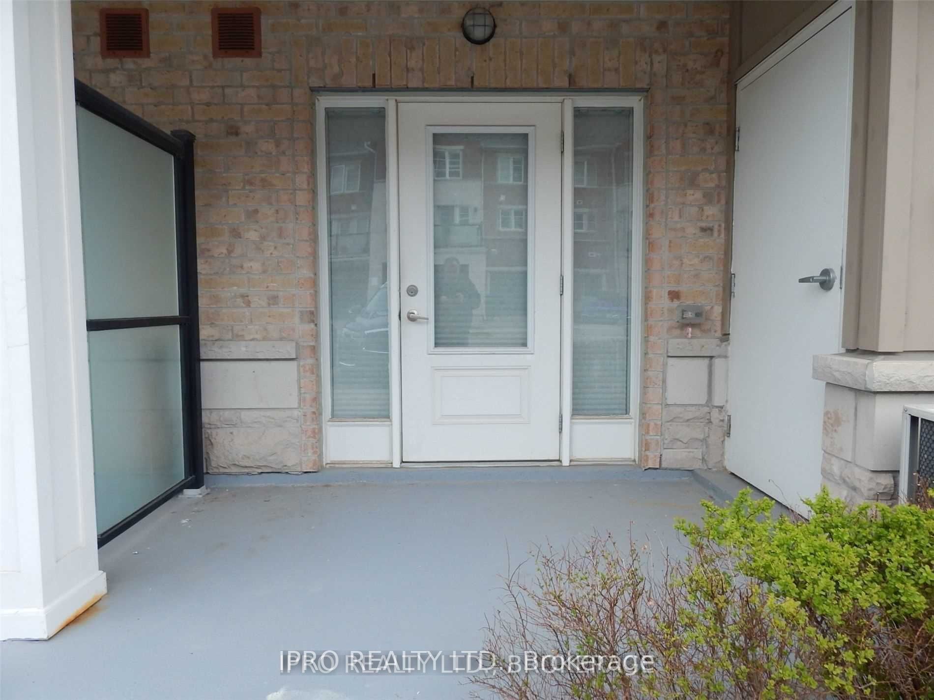 60 Baycliffe Cres, #101