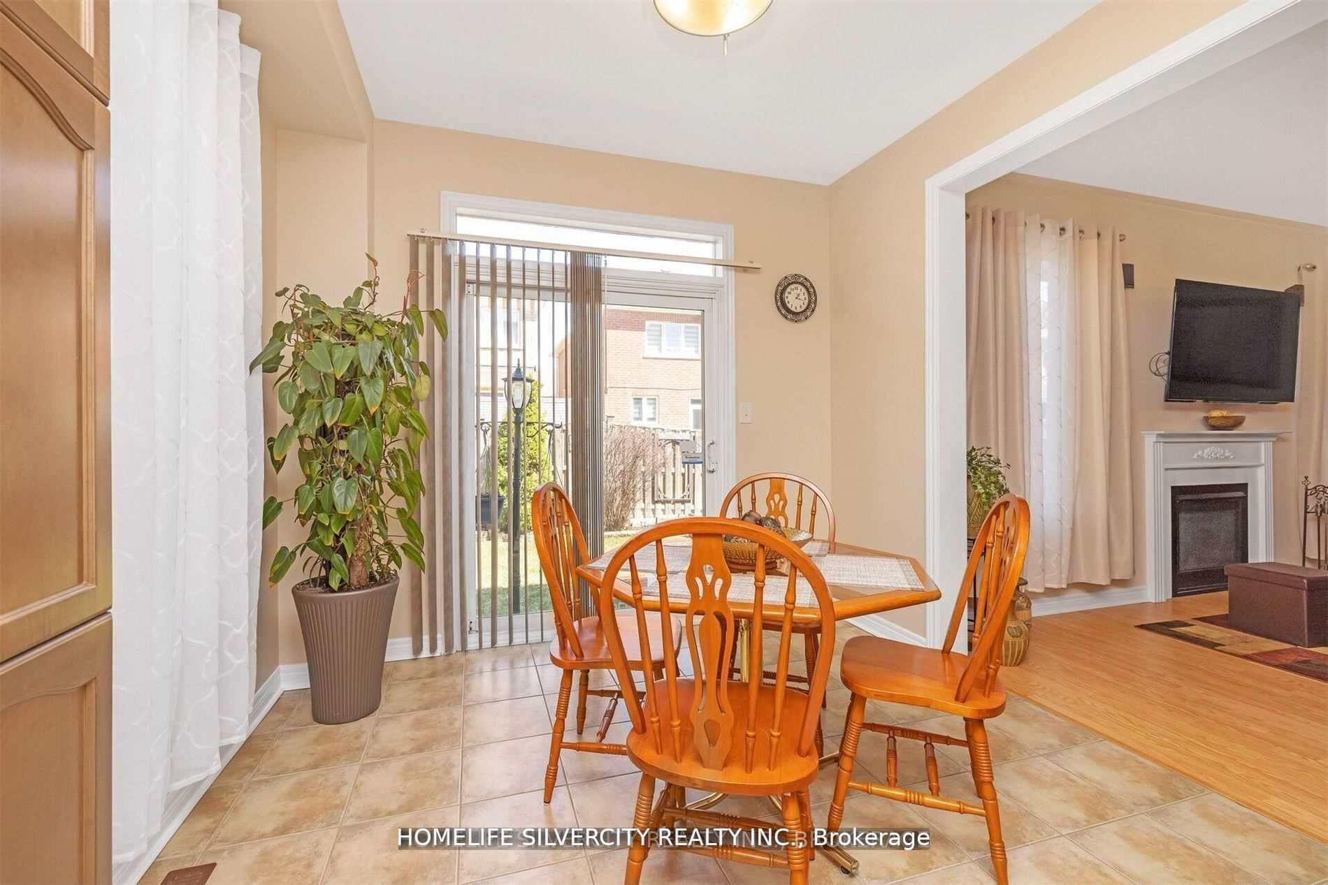 16 Gamson Cres
